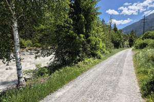 Uferweg bei Surava