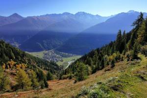 Gommer Höhenweg, Bächital, Blick auf Reckingen